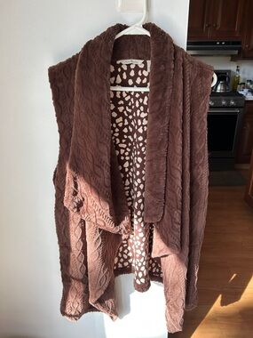 AnyBody || Plush Cable-Knit Brown Open Vest with Printed Lining